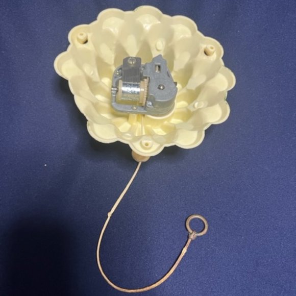 VTG Lidco Floral Wall Mount Music Box w/Pull Cord -Plays Christmas Music- Works - Picture 3 of 5